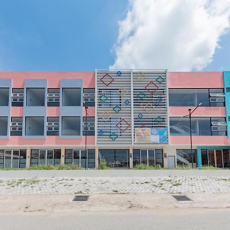 Sans Hotel Berau Square Tanjung Redep Bagian luar foto